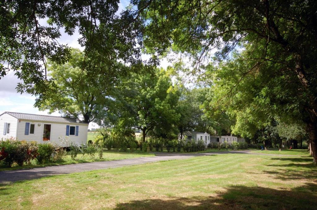 Camping Les 2 Salamandres Arces-sur-Gironde Eksteriør billede