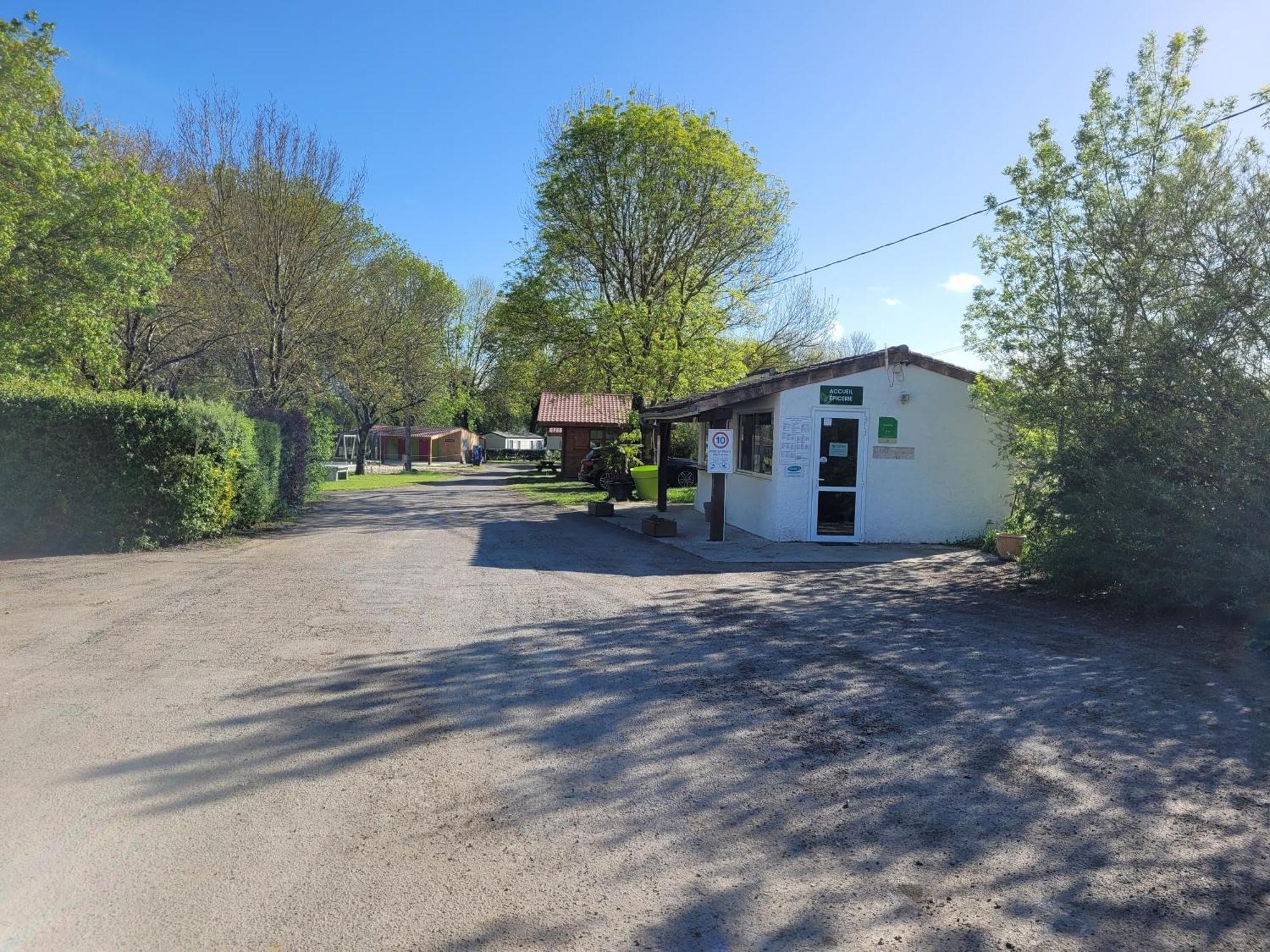 Camping Les 2 Salamandres Arces-sur-Gironde Eksteriør billede